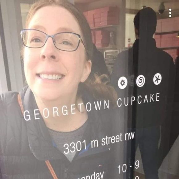 Meet your Posher, Lora - Picture 1 of 1